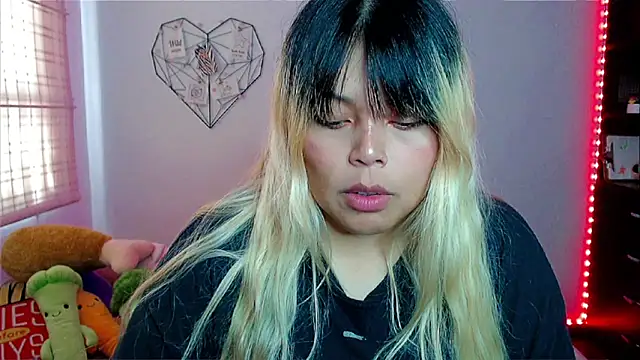 EllieMoonX online show from 12/15/25, 09:41