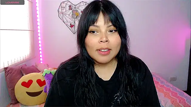 Snapshot of EllieMoonX chatting on 05/14/26, 10:38 EllieMoonX online show from 05/14/26, 10:38