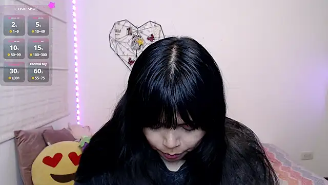 Snapshot of EllieMoonX chatting on 05/23/26, 12:16 EllieMoonX online show from 05/23/26, 12:16
