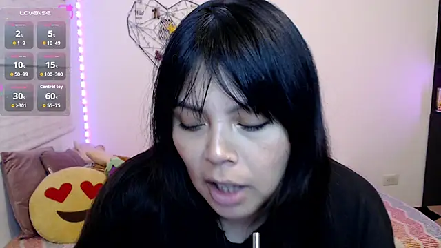 Snapshot of EllieMoonX chatting on 07/25/26, 12:20 EllieMoonX online show from 07/25/26, 12:20