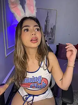 Snapshot of HoneyMollyX chatting on 10/20/25, 01:00 HoneyMollyX online show from 10/20/25, 01:00