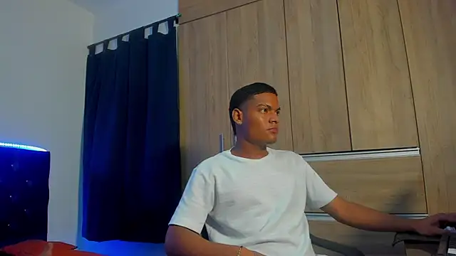 isaac master77 online show from 11/11/25, 02:55