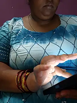 Snapshot of sweetrevathi chatting on 11/15/25, 11:40 sweetrevathi online show from 11/15/25, 11:40