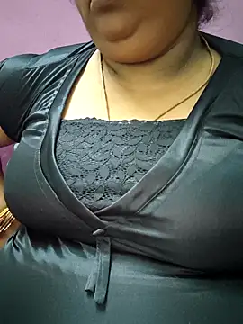 Snapshot of sweetrevathi chatting on 11/18/25, 04:00 sweetrevathi online show from 11/18/25, 04:00