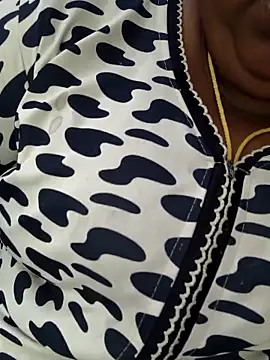 Snapshot of sweetrevathi chatting on 11/25/25, 09:20 sweetrevathi online show from 11/25/25, 09:20