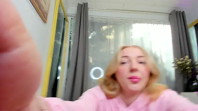 Snapshot of SundyRose chatting on 03/03/26, 08:09 SundyRose online show from 03/03/26, 08:09