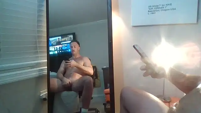 Snapshot of Hammer1128 chatting on 03/23/26, 04:38 Hammer1128 online show from 03/23/26, 04:38