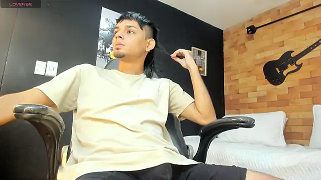 Snapshot of Kail_nil chatting on 11/19/25, 02:44 Kail nil online show from 11/19/25, 02:44