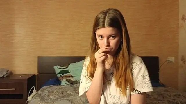 EmiliaCouple online show from 06/09/26, 08:15
