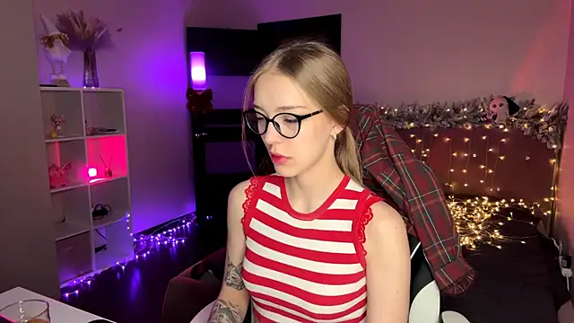 Snapshot of EvaPeace chatting on 01/13/26, 07:08 EvaPeace online show from 01/13/26, 07:08