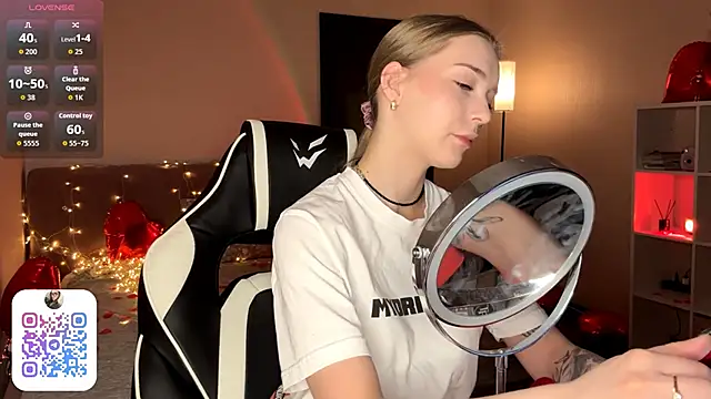 Snapshot of EvaPeace chatting on 02/15/26, 08:05 EvaPeace online show from 02/15/26, 08:05