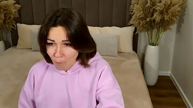 EdenSolis online show from 11/10/25, 10:14