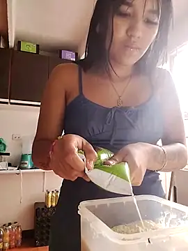 Snapshot of Valen_russo chatting on 10/30/25, 01:23 Valen russo online show from 10/30/25, 01:23