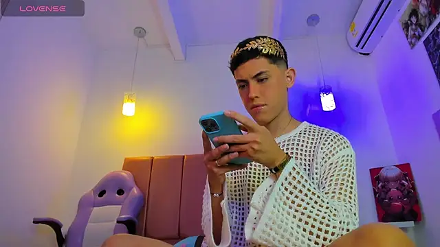 Iam criss09 online show from 12/15/25, 08:02