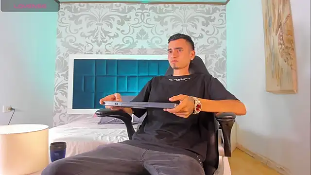 Ethan Boy  online show from 10/12/25, 07:46