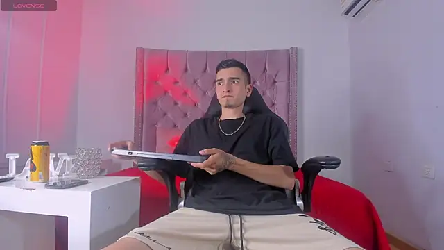 Ethan Boy  online show from 10/13/25, 08:20