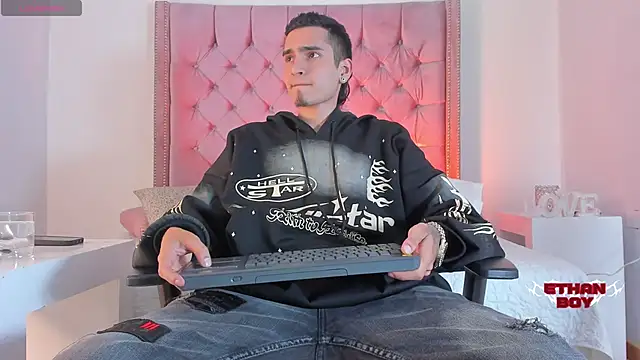 Ethan Boy  online show from 10/24/25, 08:16