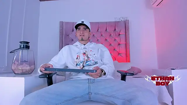 Ethan Boy  online show from 11/24/25, 08:41