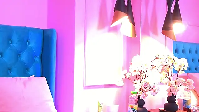 Snapshot of TaliaMorenne chatting on 11/08/25, 04:07 TaliaMorenne online show from 11/08/25, 04:07