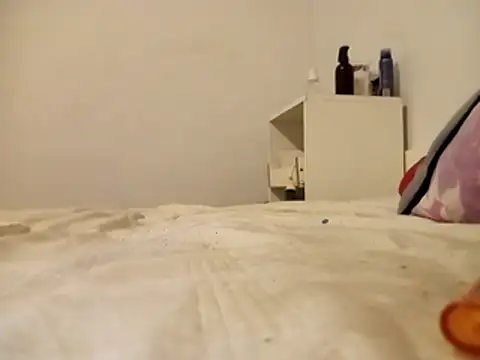 Snapshot of jjLARAY chatting on 12/15/25, 02:05 jjLARAY online show from 12/15/25, 02:05