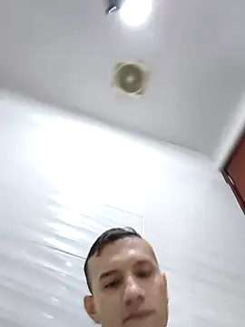 Snapshot of andriu656 chatting on 10/21/25, 01:39 andriu656 online show from 10/21/25, 01:39