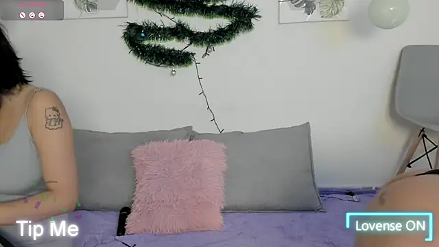 Nina keller  online show from 11/30/25, 01:26