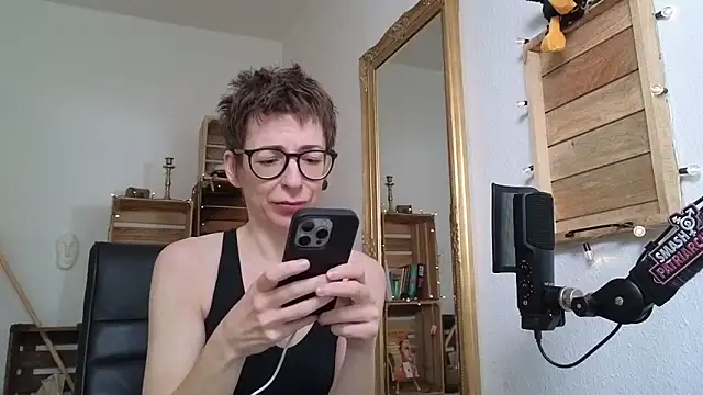 Snapshot of Antifistin chatting on 10/12/25, 02:27 Antifistin online show from 10/12/25, 02:27