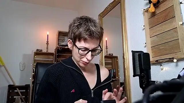 Snapshot of Antifistin chatting on 10/25/25, 05:08 Antifistin online show from 10/25/25, 05:08