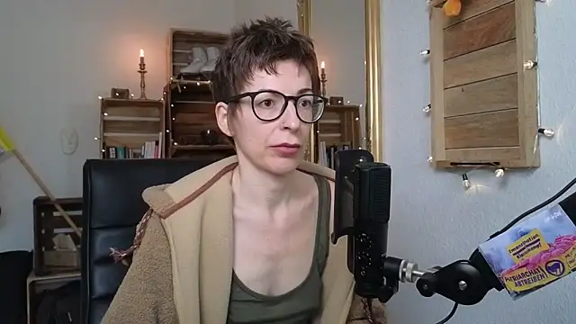 Snapshot of Antifistin chatting on 11/08/25, 11:21 Antifistin online show from 11/08/25, 11:21