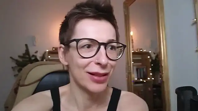 Snapshot of Antifistin chatting on 12/05/25, 01:14 Antifistin online show from 12/05/25, 01:14