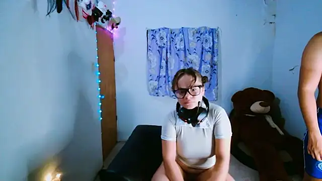 Snapshot of SweetRabbit29 chatting on 03/26/26, 09:20 SweetRabbit29 online show from 03/26/26, 09:20