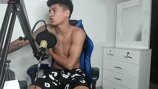 Snapshot of Angel_LatinGuy chatting on 10/18/25, 08:53 Angel LatinGuy online show from 10/18/25, 08:53