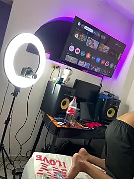 Snapshot of AnyRUSSO chatting on 02/14/26, 04:09 AnyRUSSO online show from 02/14/26, 04:09