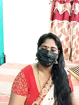 Snapshot of tamil-aunt chatting on 10/18/25, 02:58 tamil-aunt online show from 10/18/25, 02:58