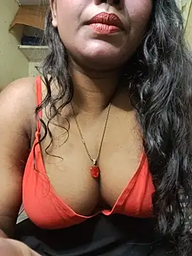 Snapshot of Lovely_Payal chatting on 05/21/26, 08:32 Lovely Payal online show from 05/21/26, 08:32