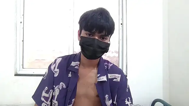 Snapshot of lil-twink19 chatting on 10/17/25, 04:48 lil-twink19 online show from 10/17/25, 04:48