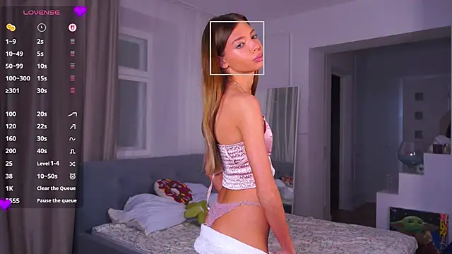 Snapshot of LoisKeedah chatting on 02/14/26, 04:59 LoisKeedah online show from 02/14/26, 04:59