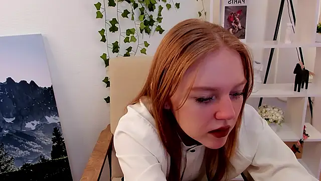 Snapshot of VernellArey chatting on 10/13/25, 03:28 VernellArey online show from 10/13/25, 03:28