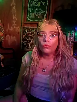 Snapshot of Queen2clouds chatting on 11/15/25, 10:45 Queen2clouds online show from 11/15/25, 10:45