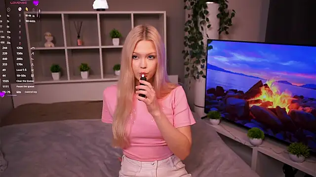 KaryTasch online show from 11/02/25, 10:34