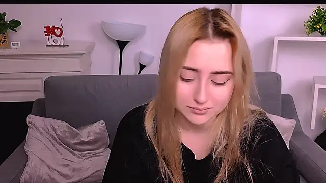 Lulu   Moon online show from 03/03/26, 10:04