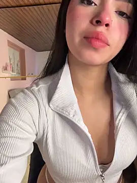 LunaMoore Pink online show from 05/07/26, 11:48