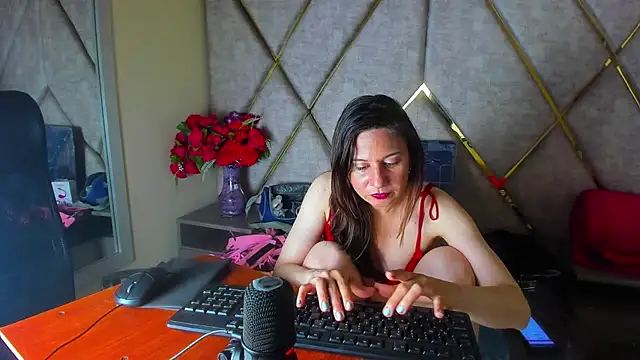 Kylie Bloom online show from 04/28/26, 08:47