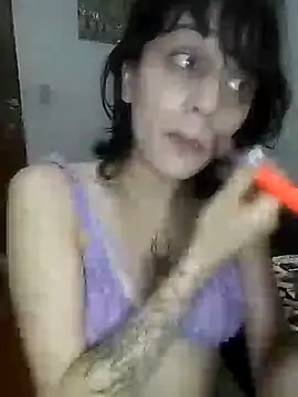 Snapshot of issa_bunny chatting on 10/13/25, 02:33 issa bunny online show from 10/13/25, 02:33