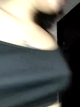 Snapshot of issa_bunny chatting on 10/17/25, 07:16 issa bunny online show from 10/17/25, 07:16