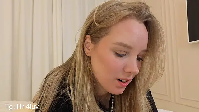 AIicaparkerc online show from 11/13/25, 09:14