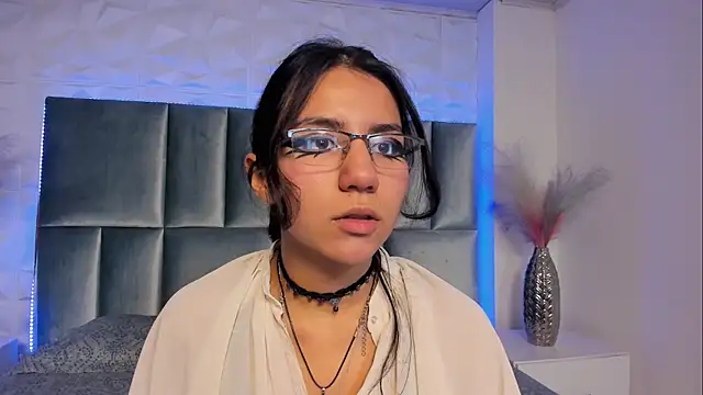 HollyPeach online show from 11/12/25, 07:46