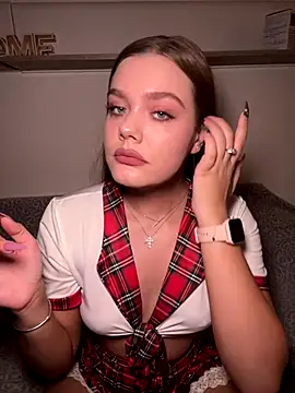 xSlavicDollx online show from 10/18/25, 12:13