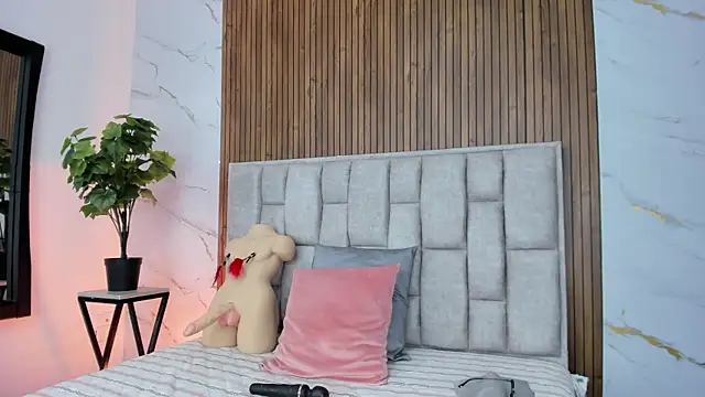 Sassha ferrer online show from 11/28/25, 07:38