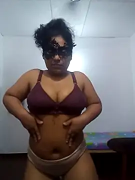 Expose Queen online show from 06/21/26, 06:21